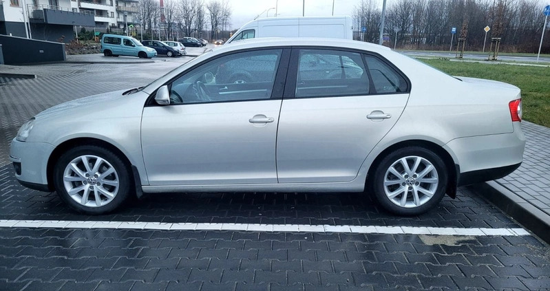 Volkswagen Jetta cena 13900 przebieg: 234000, rok produkcji 2010 z Rzeszów małe 121